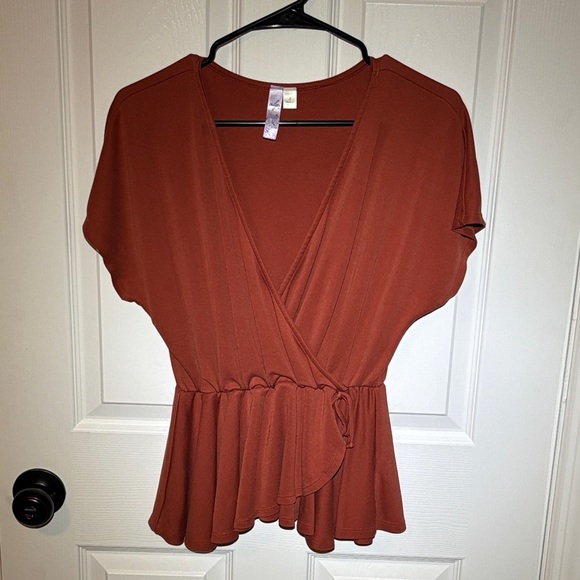 3/$20 Francesca's Ayla Burnt Orange Peplum Top - Picture 1 of 9